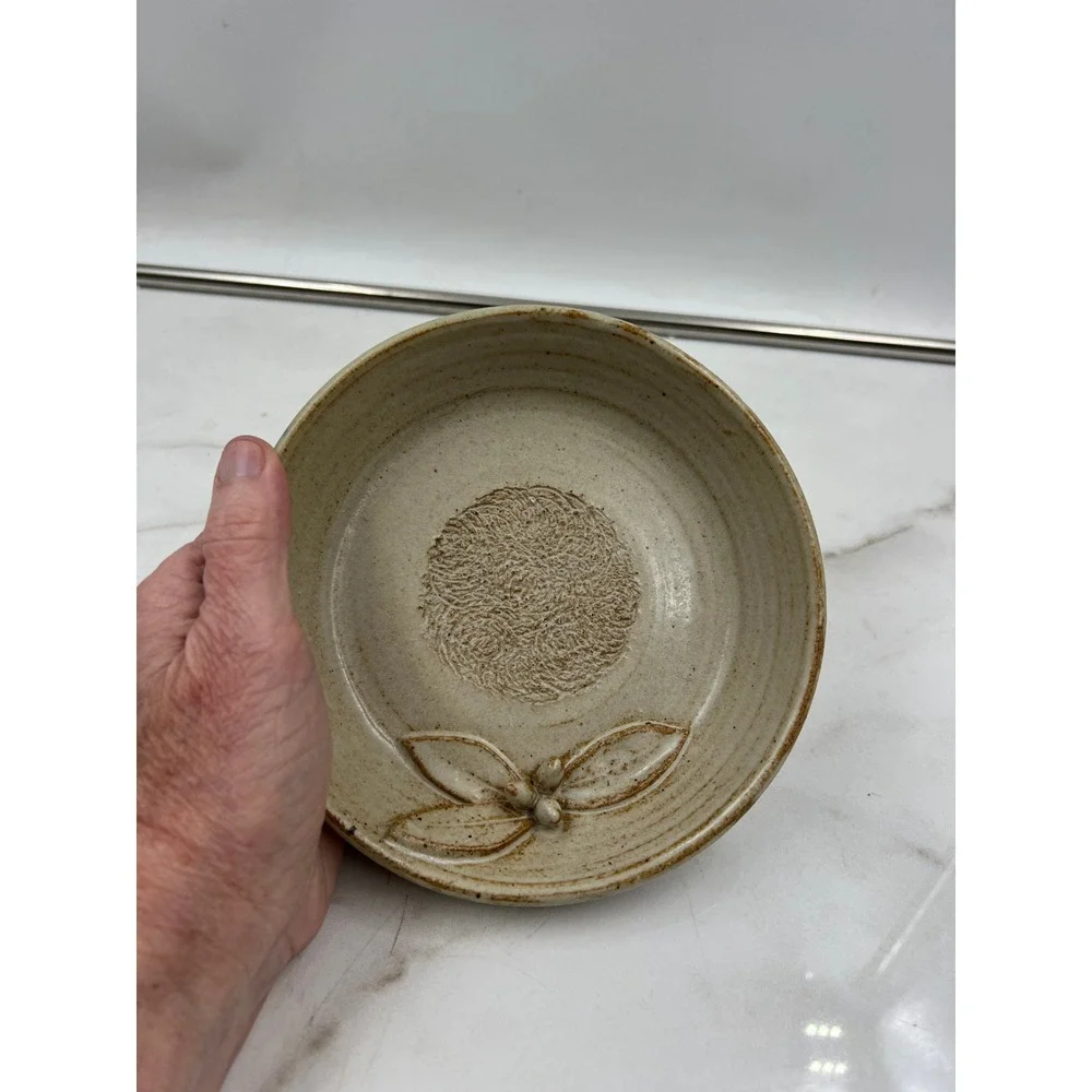 Lynne Killion Studio Pottery Garlic Grater Bowl Handcrafted Stoneware Cream Leaf